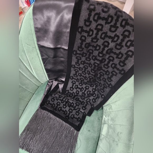 Auth Gucci Reversible Horsebit Suede/Silk Scarf - Picture 8 of 8